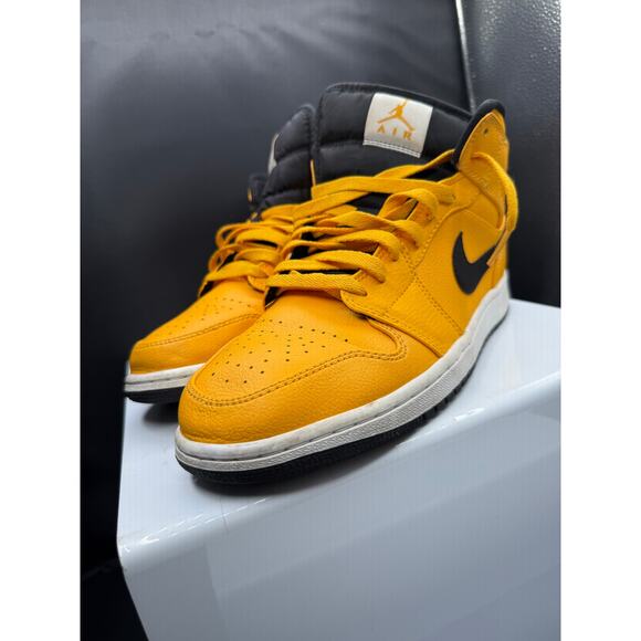 Nike Jordan Mid Taxi Sneakers - Gold and Black - Size 9M